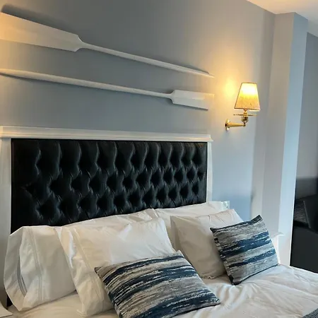 Boutique Arha De 2*